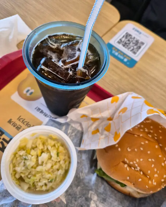 콜라와 버거, 코울슬로