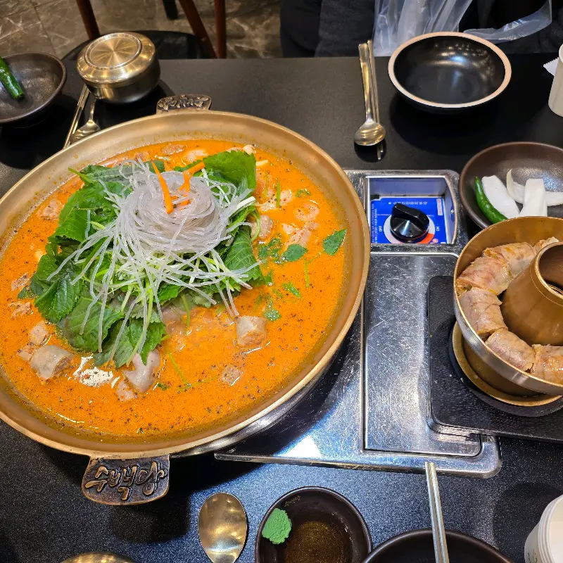 전골과 순대의 환상적인 조합