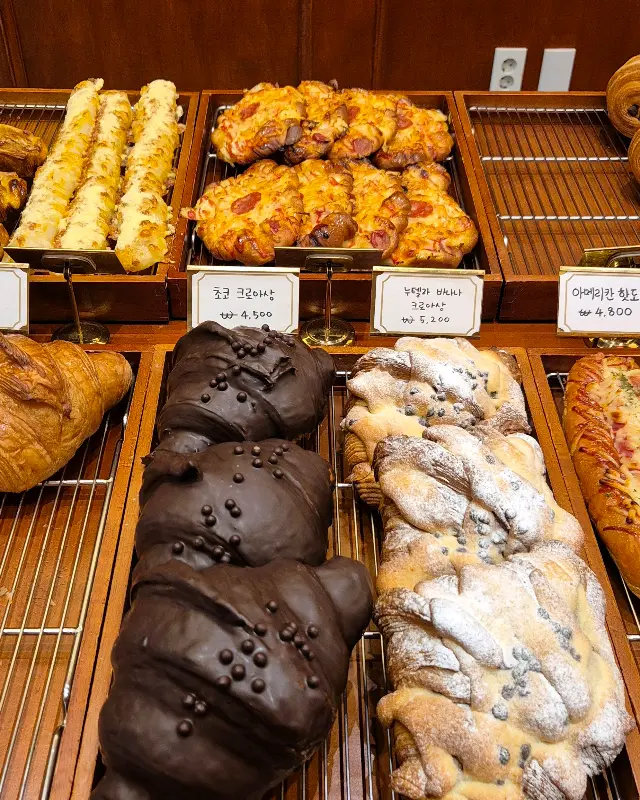 먹음직스러운 빵들의 모습