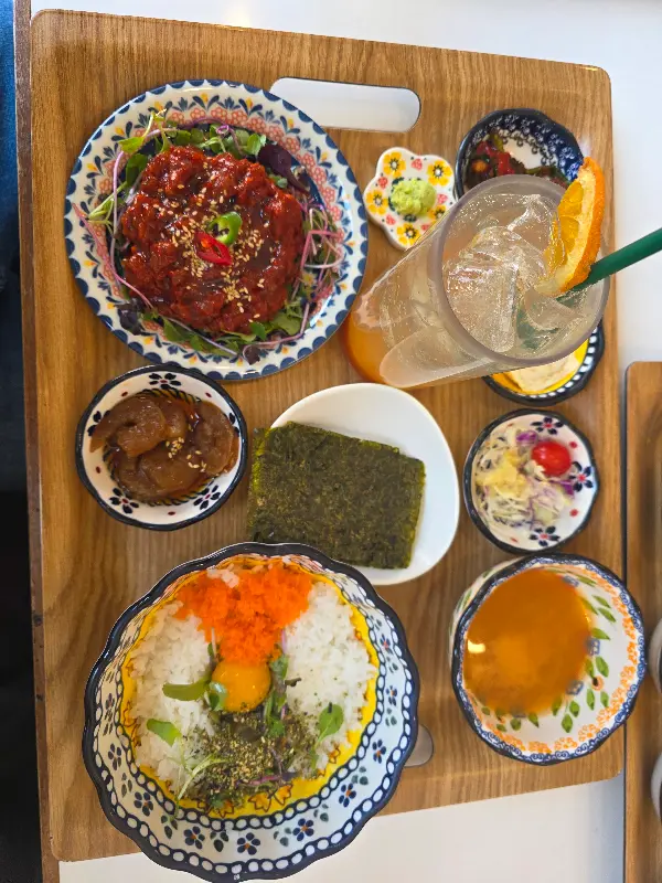 돌문어 덮밥과 한라봉 에이드