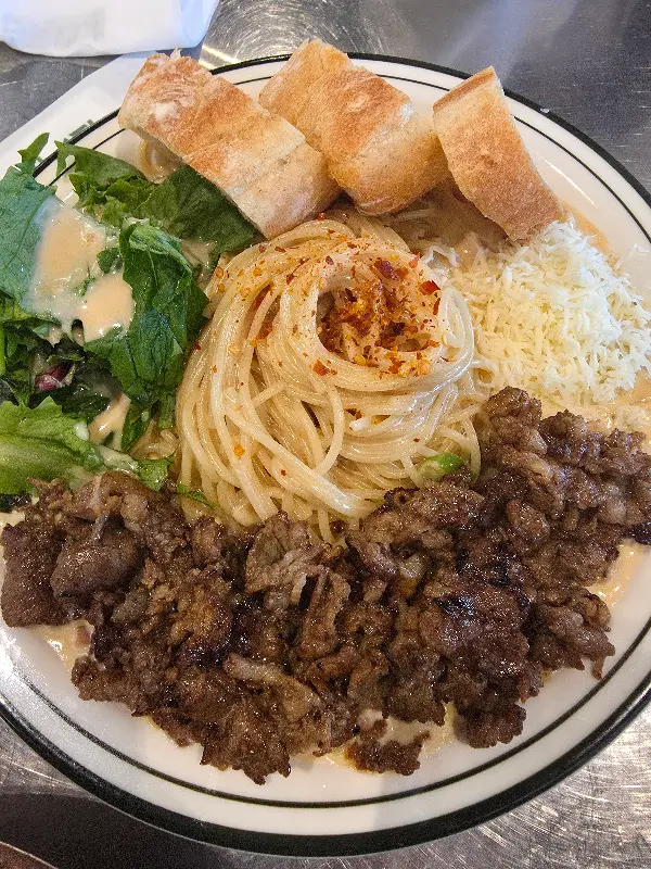 푸짐한 양과 훌륭한 가성비를 자랑하는 덕수파스타