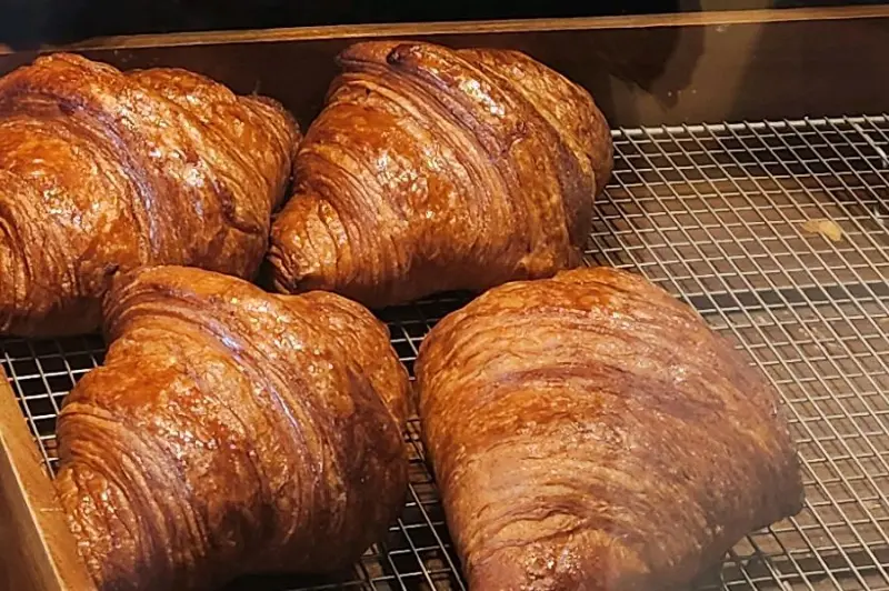 윤기가 흐르는 에그타르트