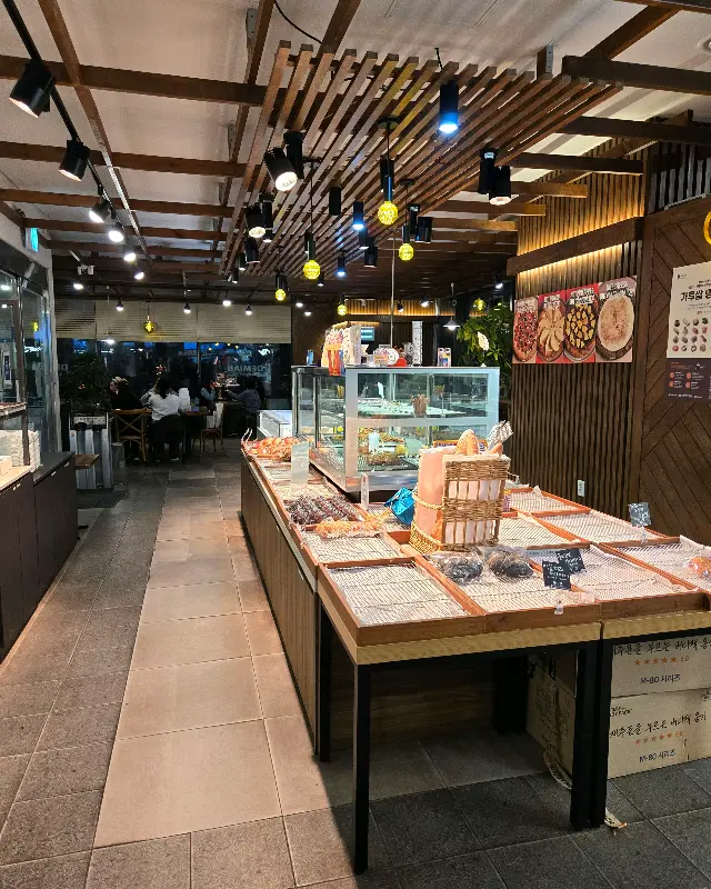 데미안 베이커리 매장 전경