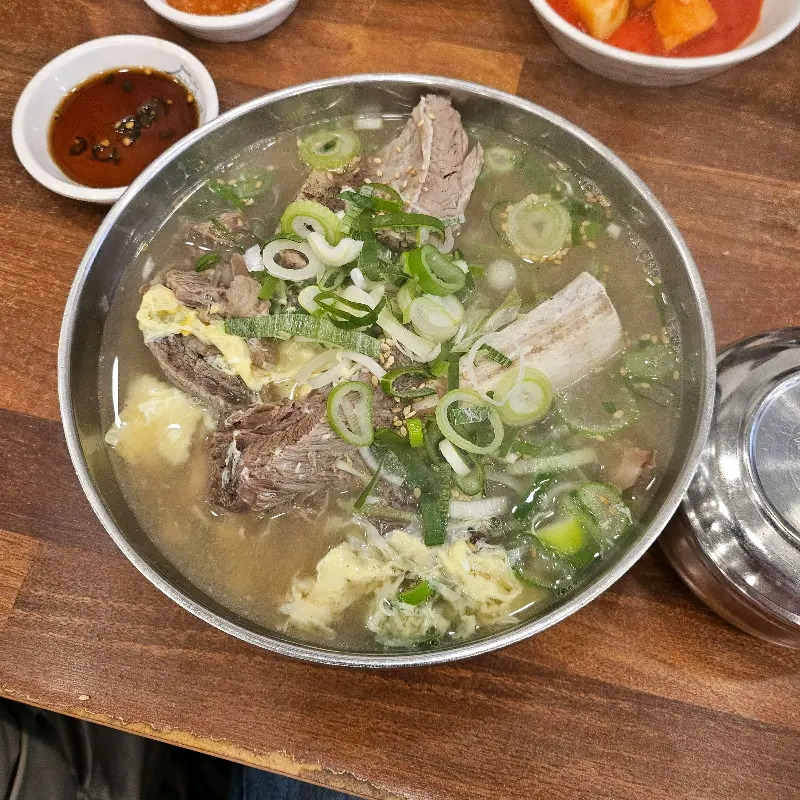 고기가 듬뿍 들어간 갈비탕