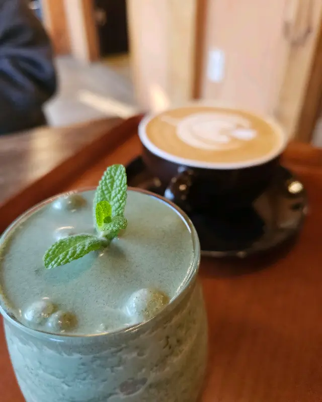 쑥떡쉐이크와 카페라떼
