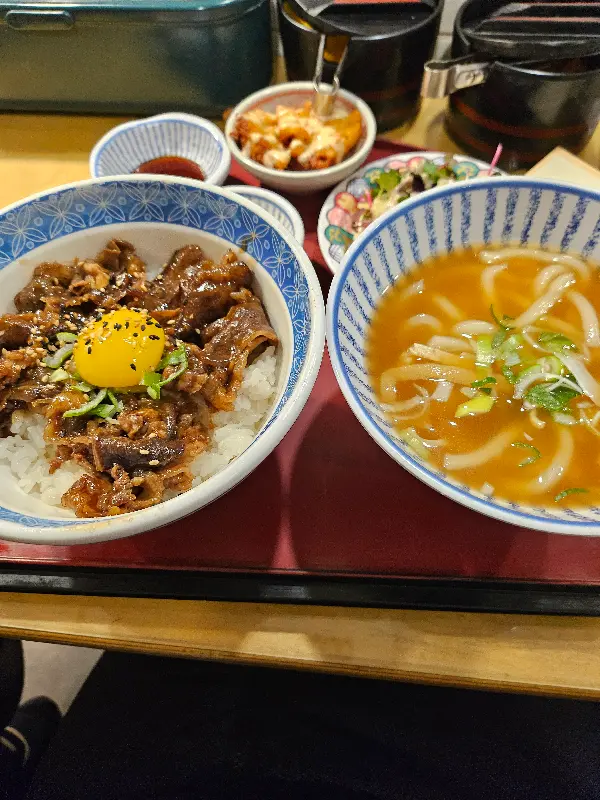 카모메 한양대점의 푸짐한 한 상 차림