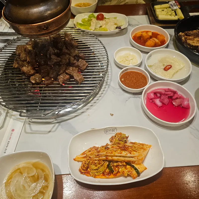 숯불에 구워지는 꽃돼지 양념구이