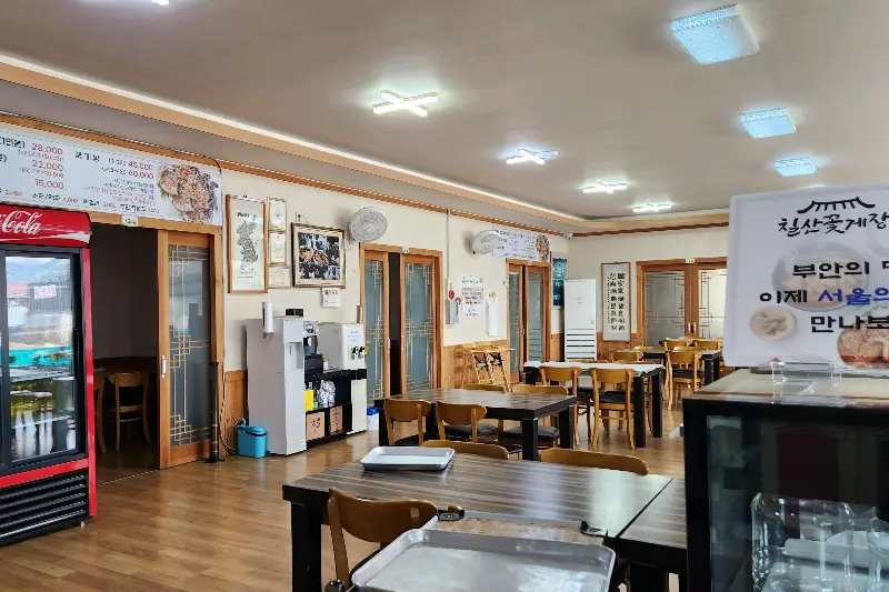 넓고 깔끔한 내부