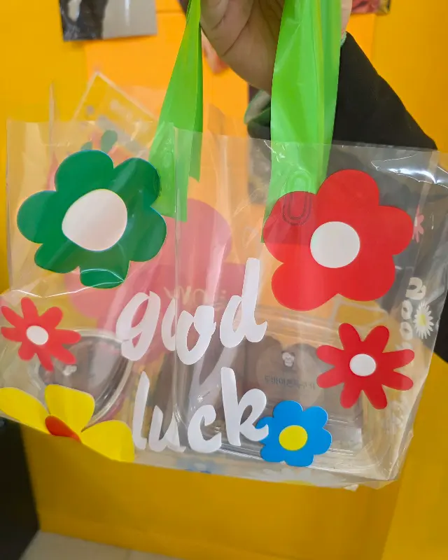 선물 포장된 디저트