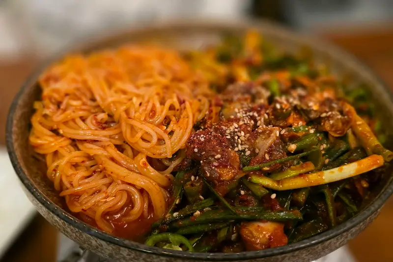 매콤달콤 꼬막쫄면