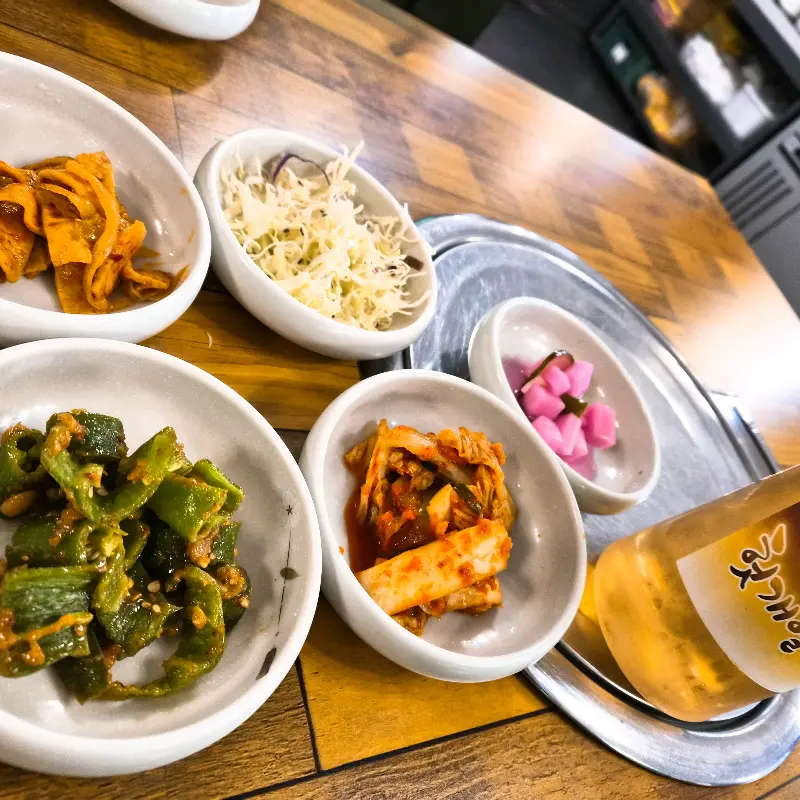 다채로운 기본 반찬