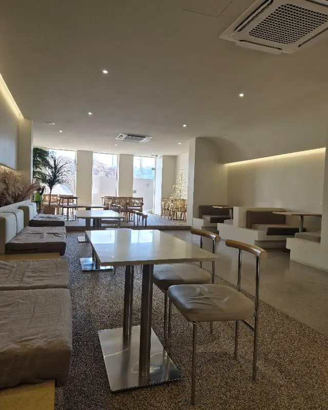 넓고 쾌적한 실내