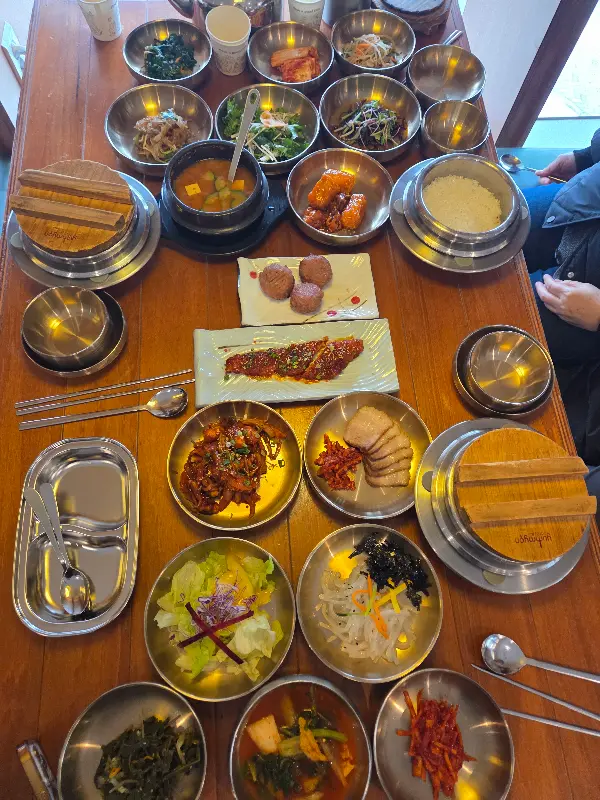 한상 가득 차려진 밥상