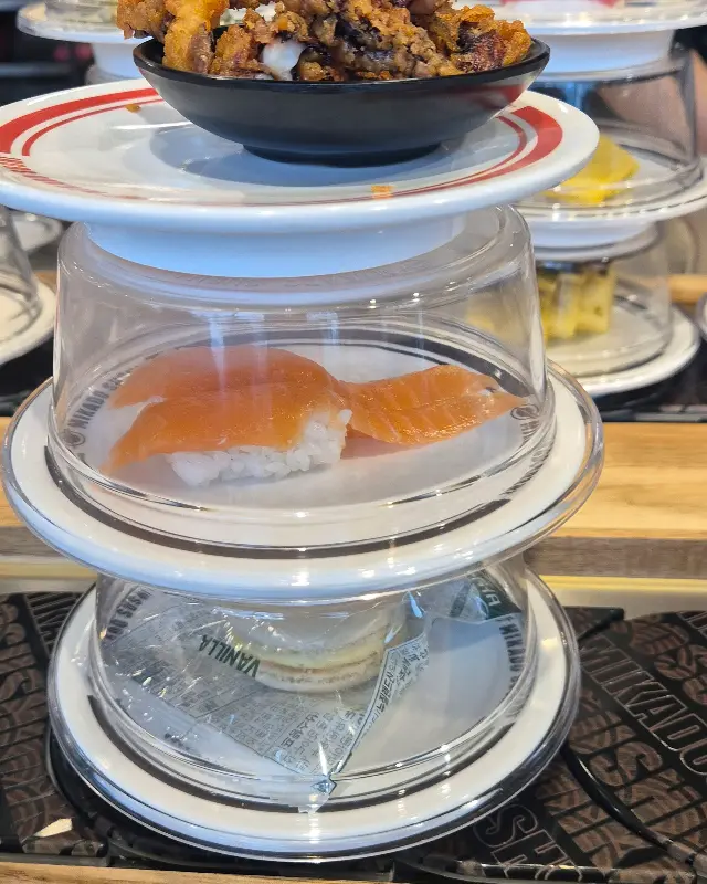 회전 레일 위 초밥