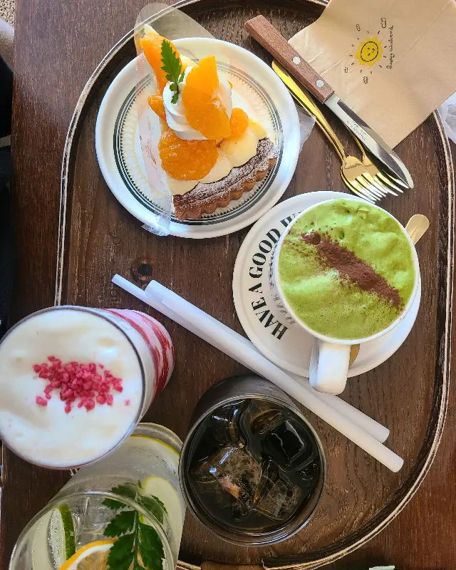 다양한 음료와 디저트