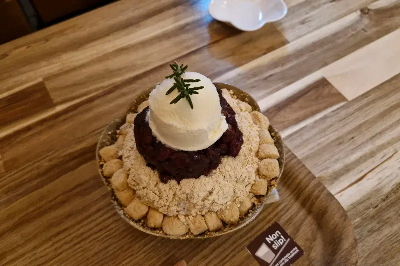 흑임자 빙수의 비주얼