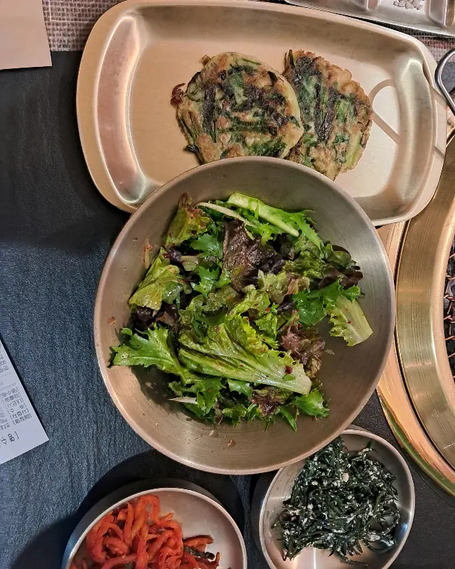 정갈하게 차려진 밑반찬