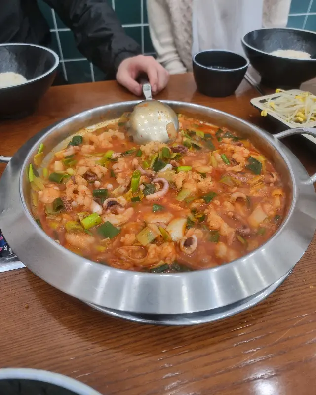 끓고 있는 낙곱새