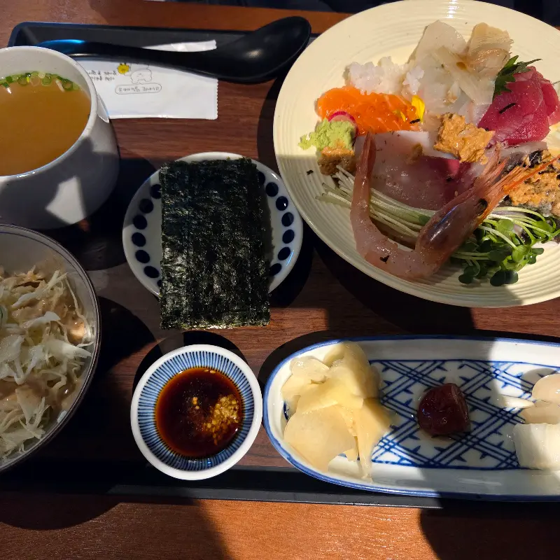 카이센동 한 상 차림