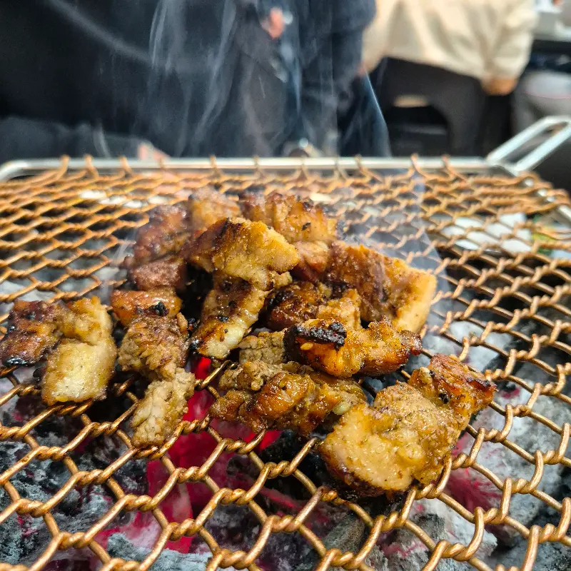맛있게 익은 돼지갈비