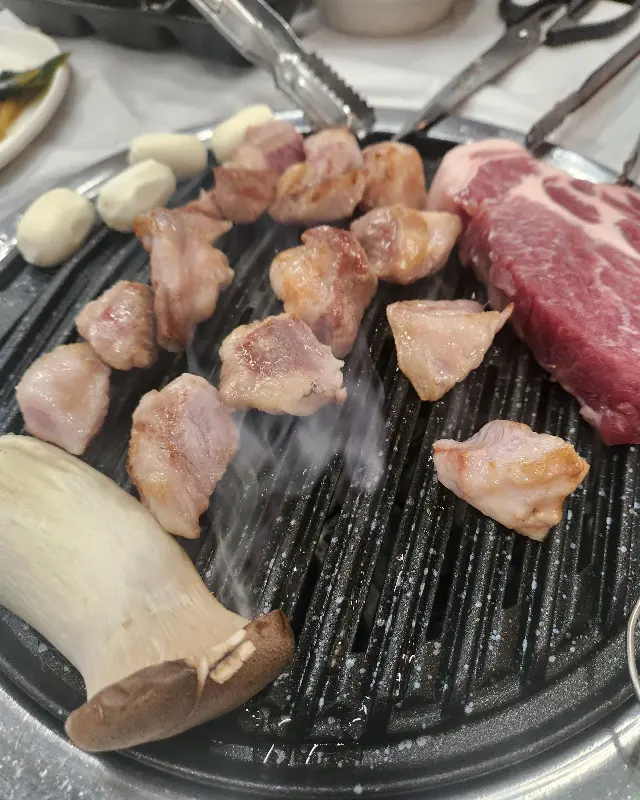 불판 위의 고기