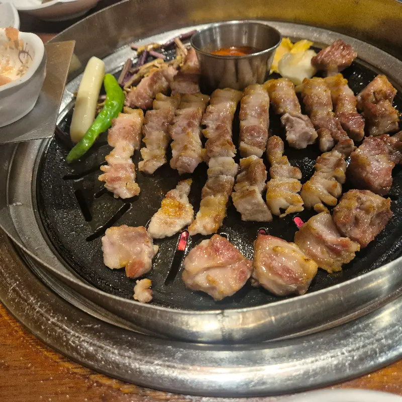 고굽남 죽전점 삼겹살과 곁들임