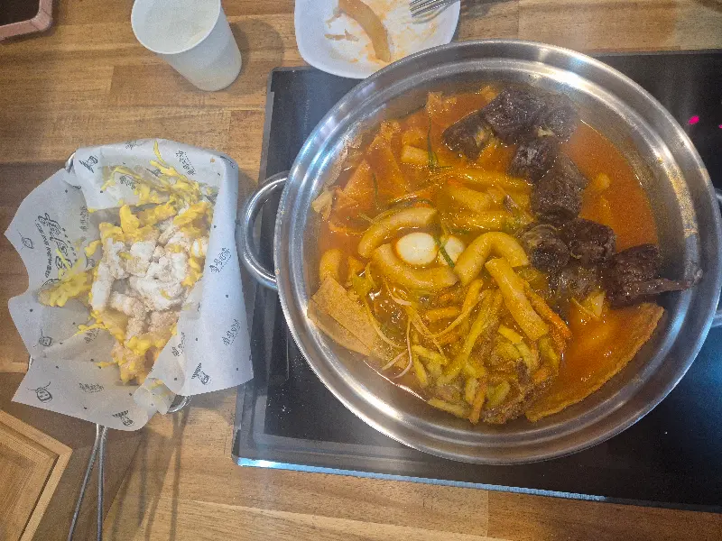 떡볶이와 감자튀김