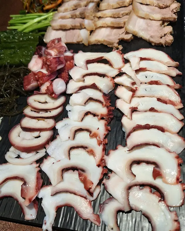 윤기가 흐르는 석문어의 문어숙회