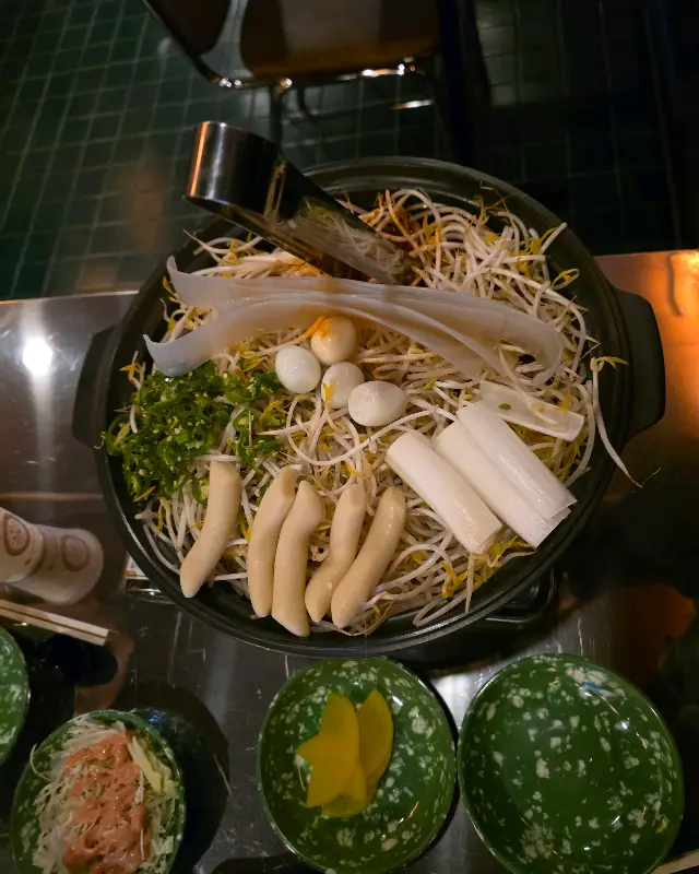 푸짐한 국물 닭발 한 상