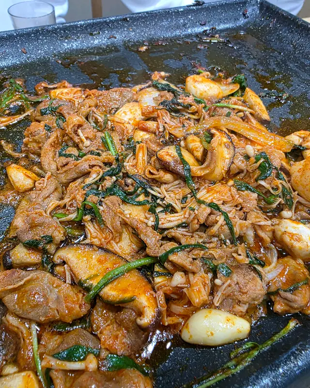 맛있게 익은 오리불고기