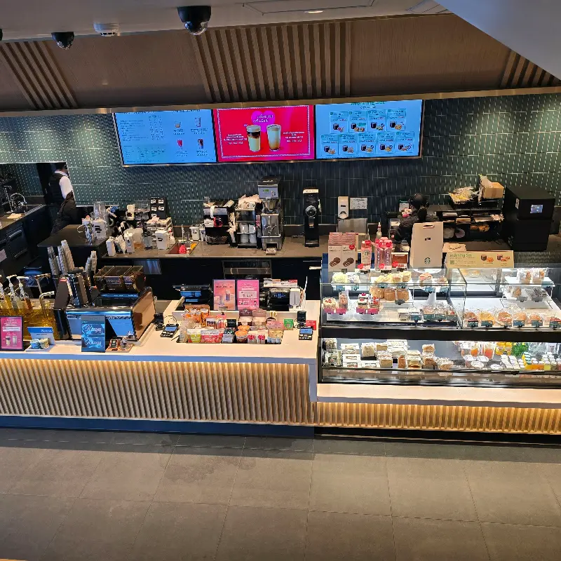 스타벅스 내부 전경