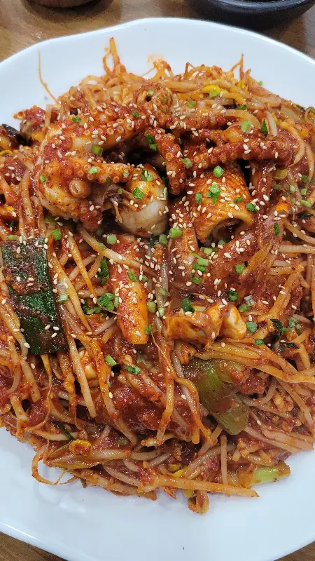 따뜻한 분위기의 내부