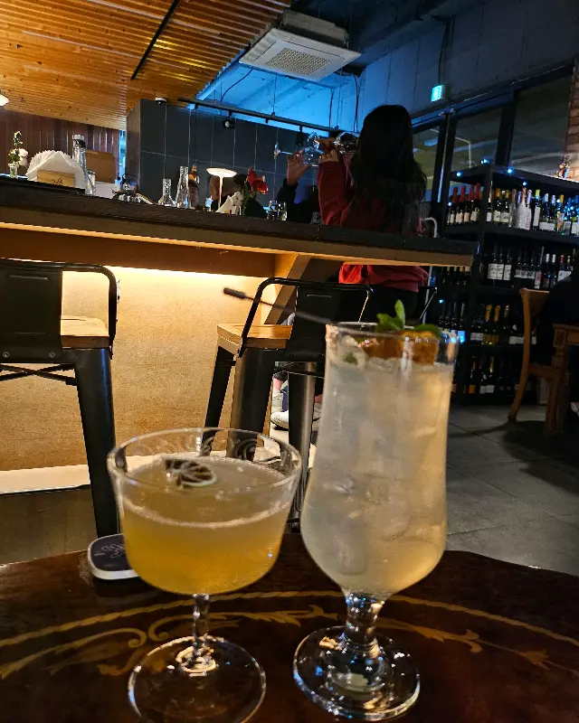 두 잔의 칵테일