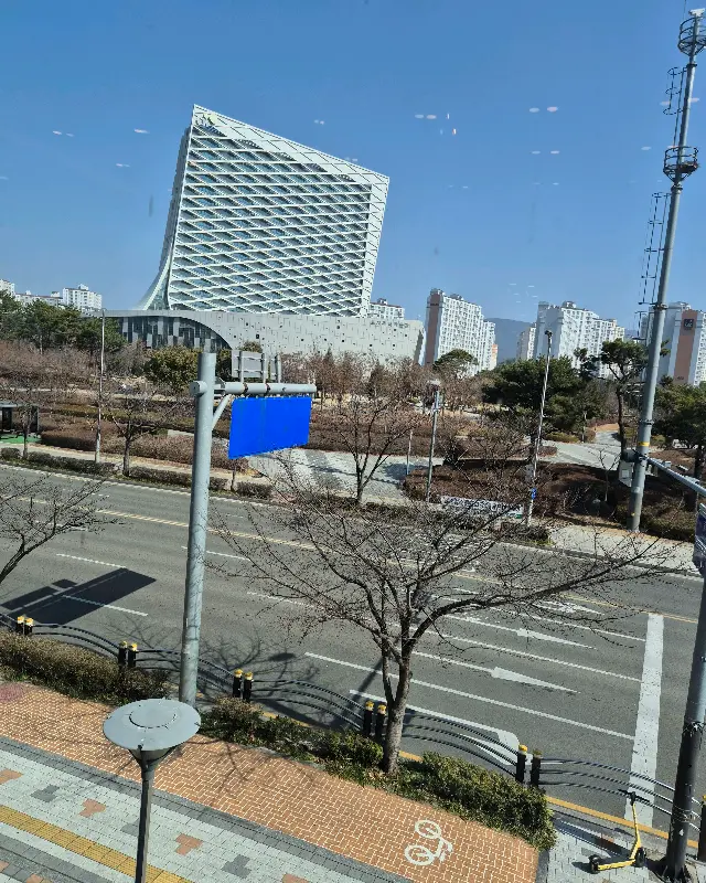 누볼라 창밖으로 보이는 진주 혁신도시 풍경