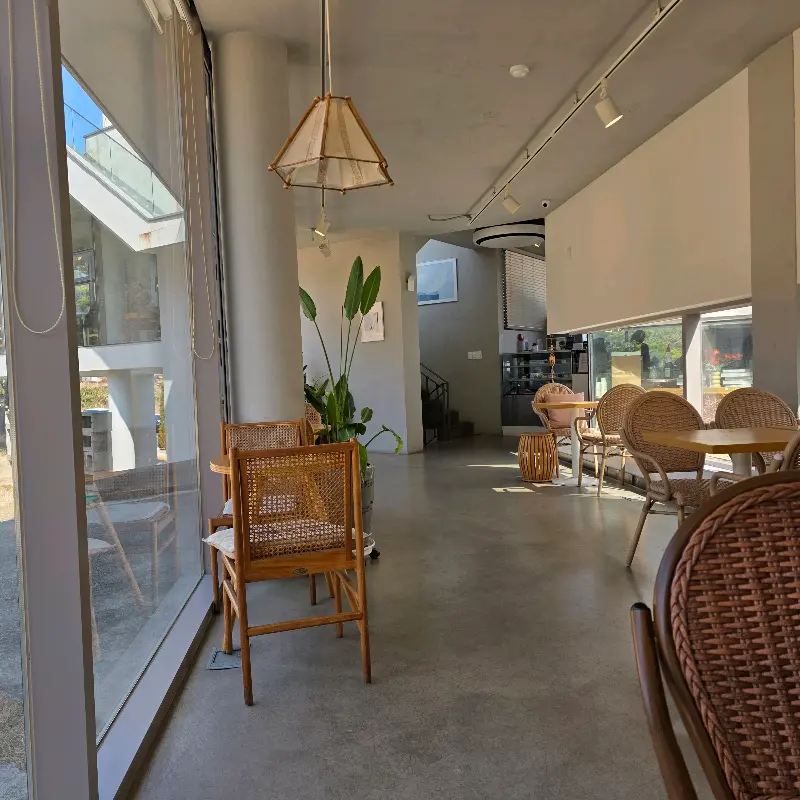 카페 내부 인테리어