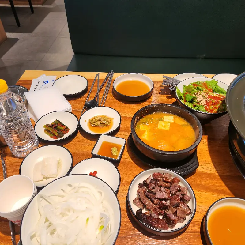 된장찌개와 밑반찬