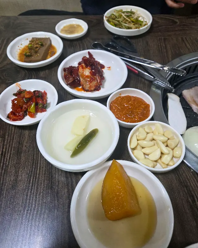 다양한 밑반찬 클로즈업