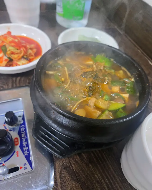 냉이가 들어간 된장찌개