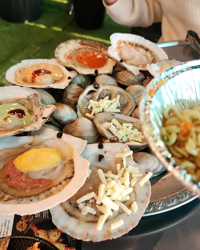 다채로운 양념 가리비