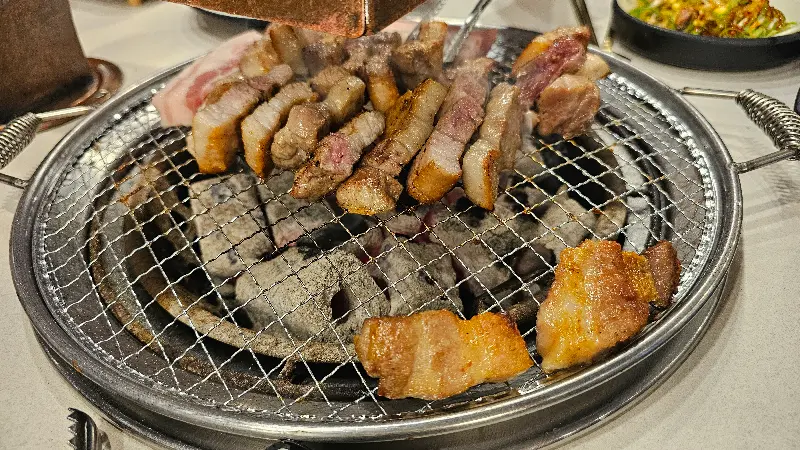 고기 굽는 모습