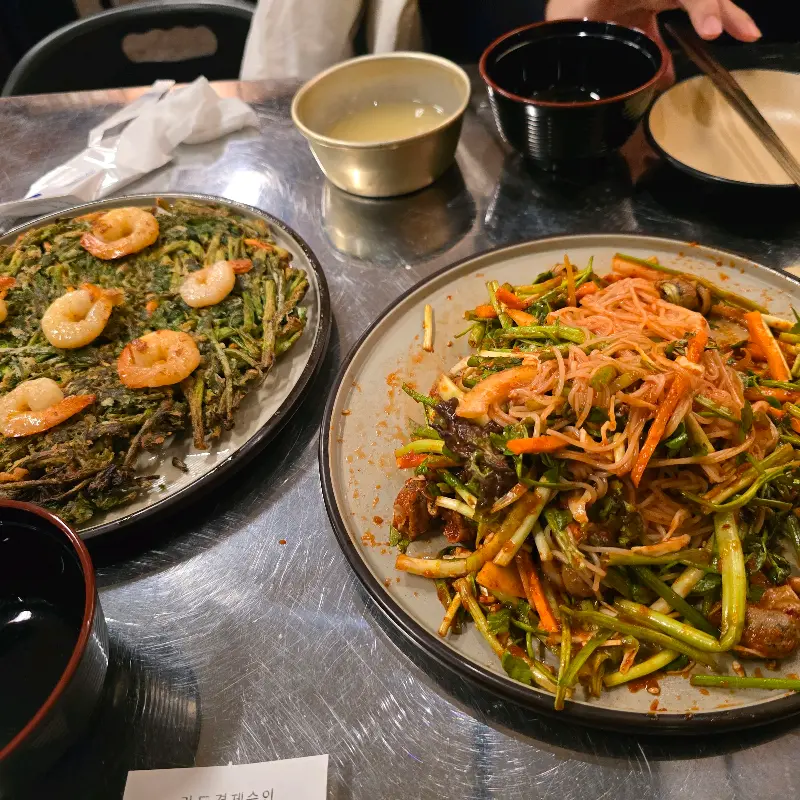 푸짐하게 차려진 한 상 차림