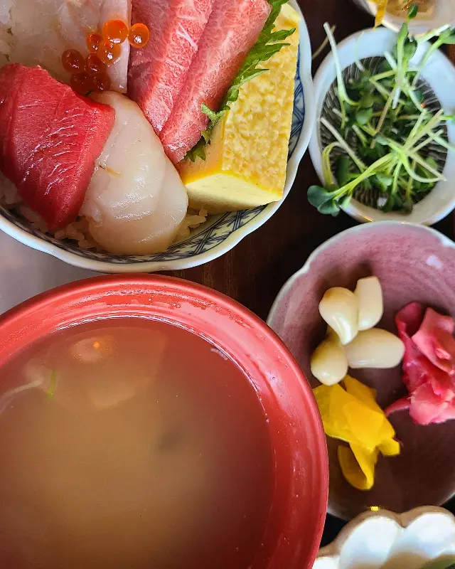 오늘의 추천 덮밥 근접 샷