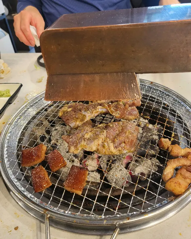 숯불에 구워지는 갈비