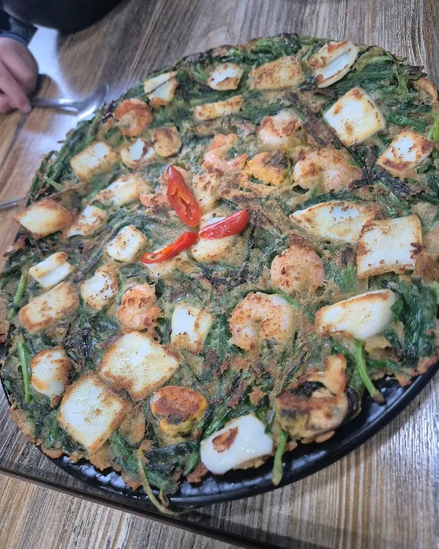 해물이 듬뿍 들어간 해물부추전