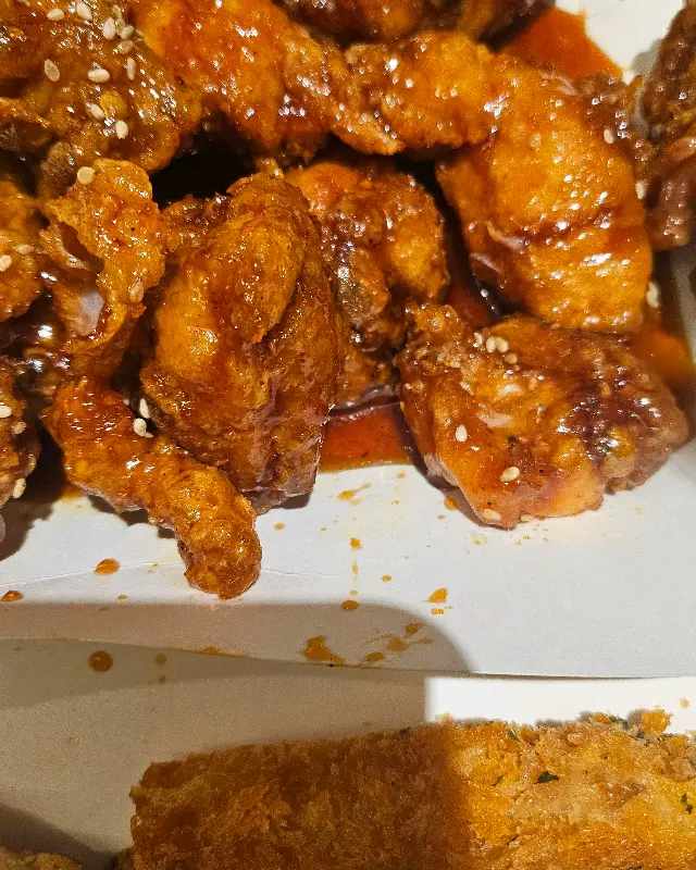 매콤달콤한 양념이 일품인 땡초 치킨