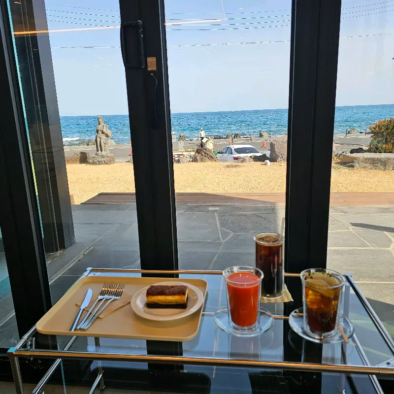 카페씨닉에서 바라본 월정리 노을