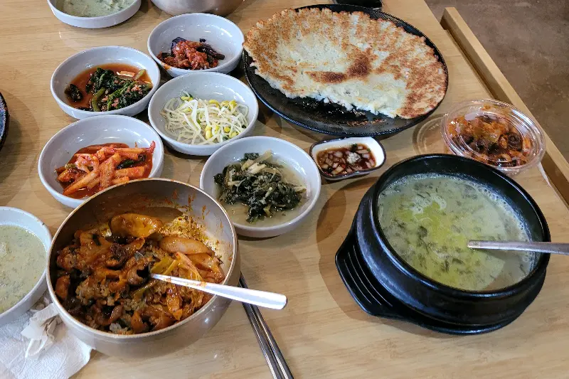 푸짐한 쭈꾸미 정식 한 상 차림