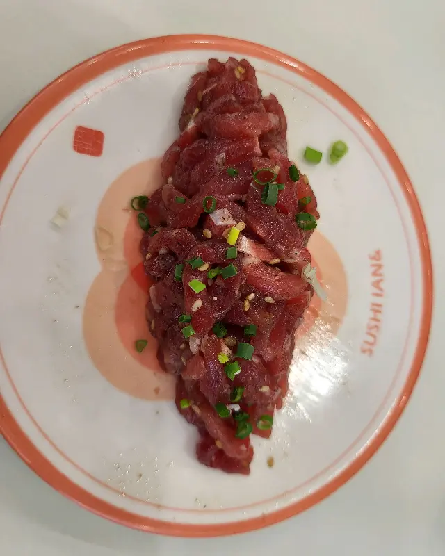 윤기가 흐르는 육회 초밥