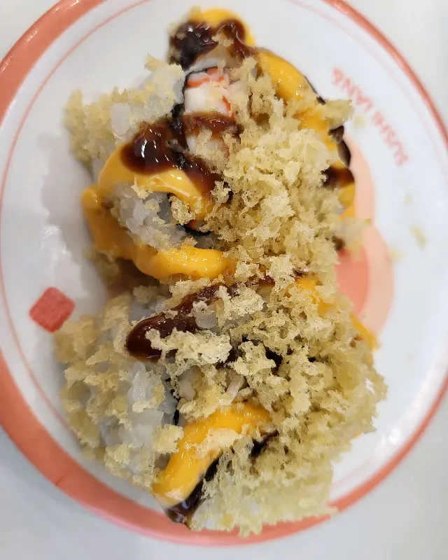 튀김옷이 덮인 롤 초밥