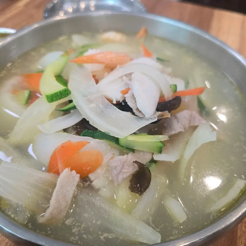 담백하고 시원한 하얀 짬뽕 순두부